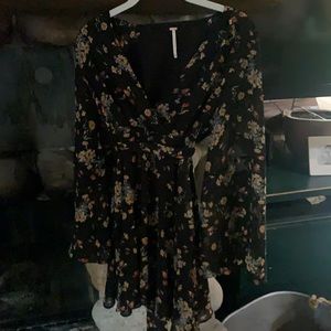 FREE PEOPLE black floral long sleeve dress. XS